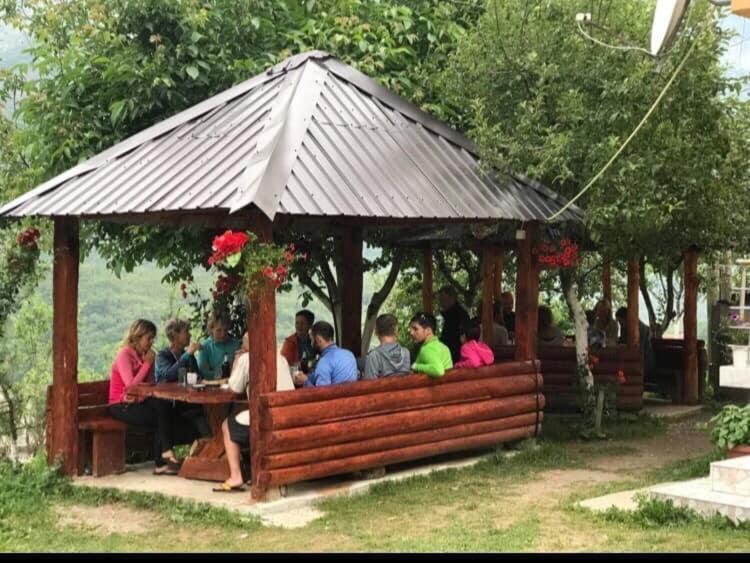 Dedushi Guesthouse &Wood Cabins-Camping Place Gusinje Esterno foto