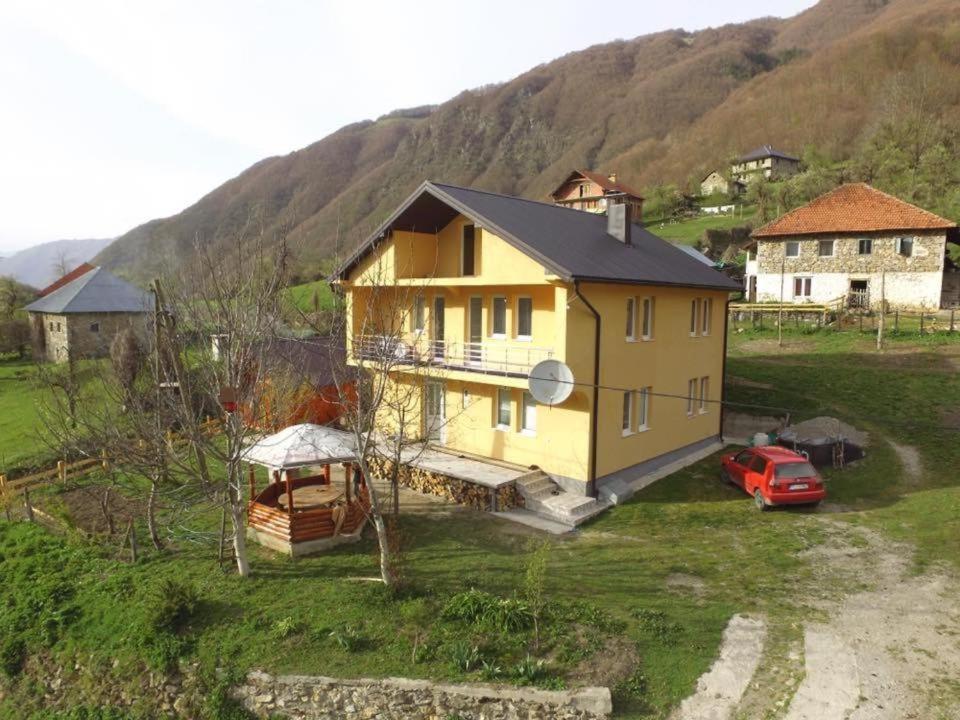 Dedushi Guesthouse &Wood Cabins-Camping Place Gusinje Esterno foto
