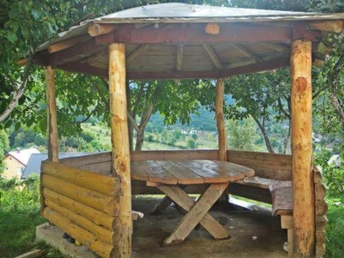 Dedushi Guesthouse &Wood Cabins-Camping Place Gusinje Esterno foto