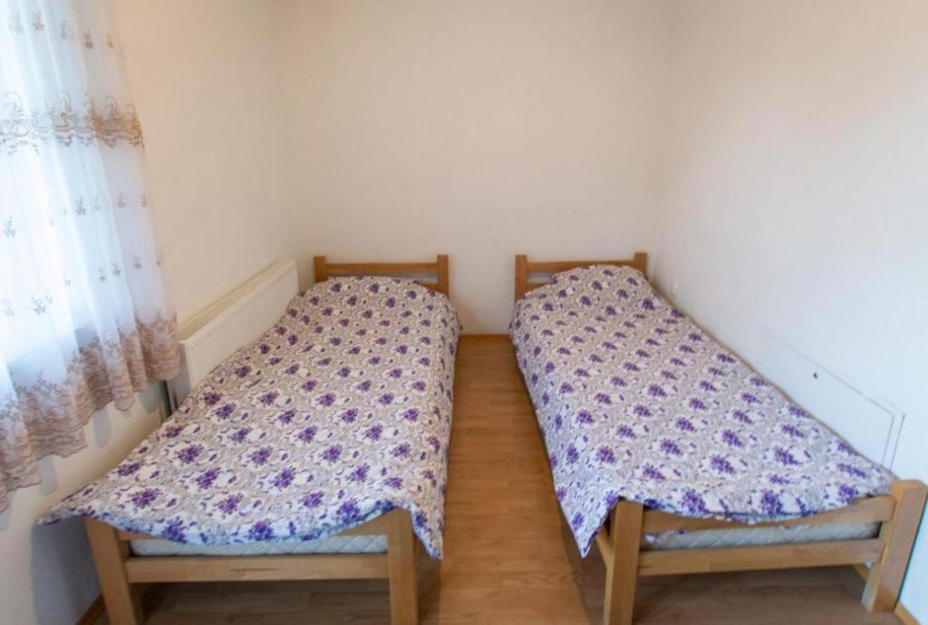 Dedushi Guesthouse &Wood Cabins-Camping Place Gusinje Esterno foto
