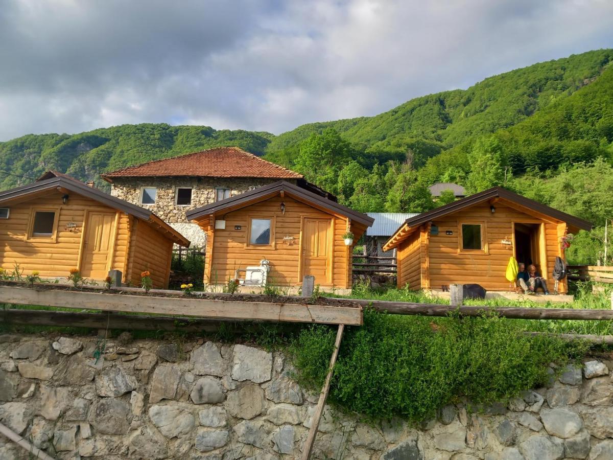 Dedushi Guesthouse &Wood Cabins-Camping Place Gusinje Esterno foto