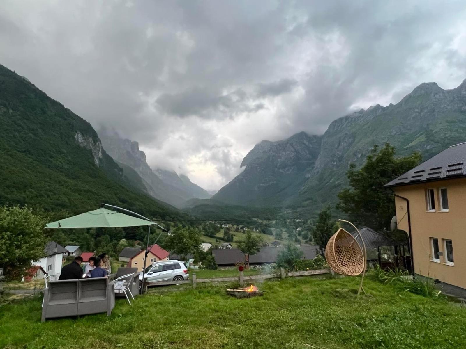 Dedushi Guesthouse &Wood Cabins-Camping Place Gusinje Esterno foto