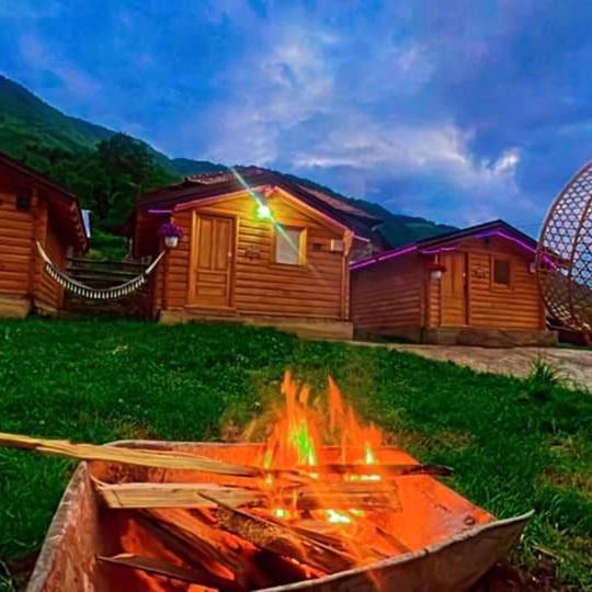 Dedushi Guesthouse &Wood Cabins-Camping Place Gusinje Esterno foto