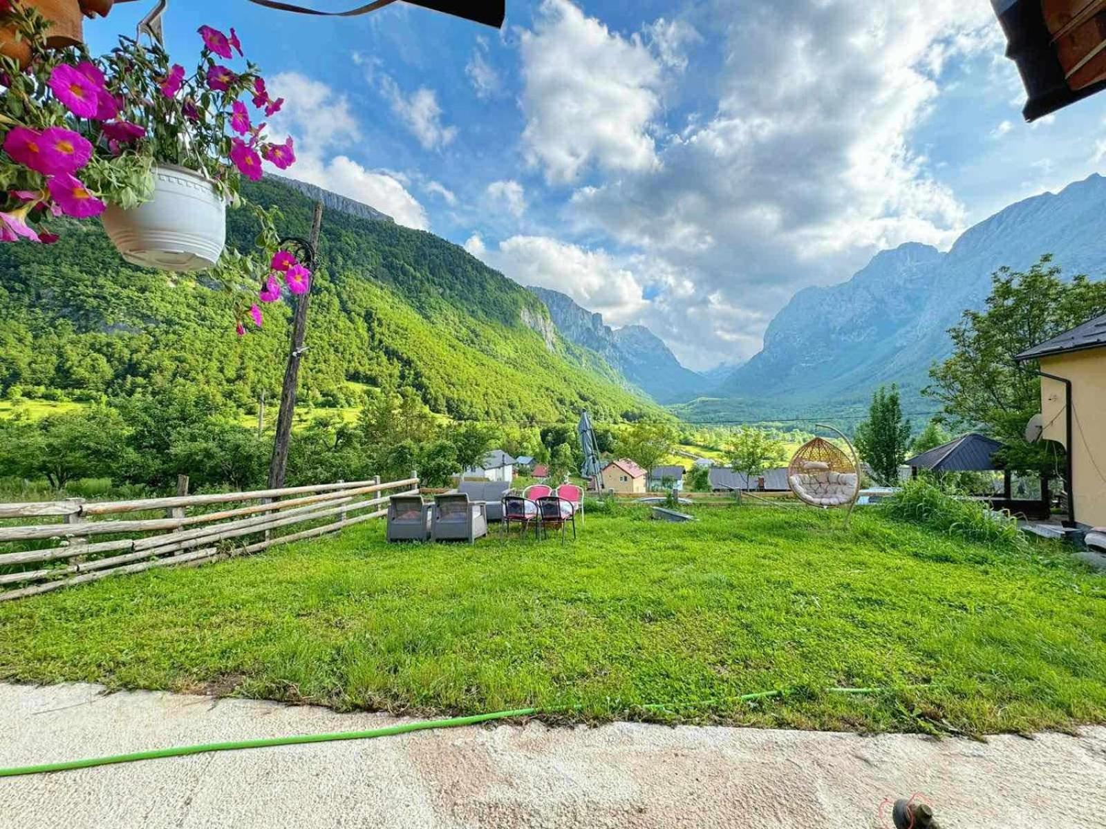 Dedushi Guesthouse &Wood Cabins-Camping Place Gusinje Esterno foto